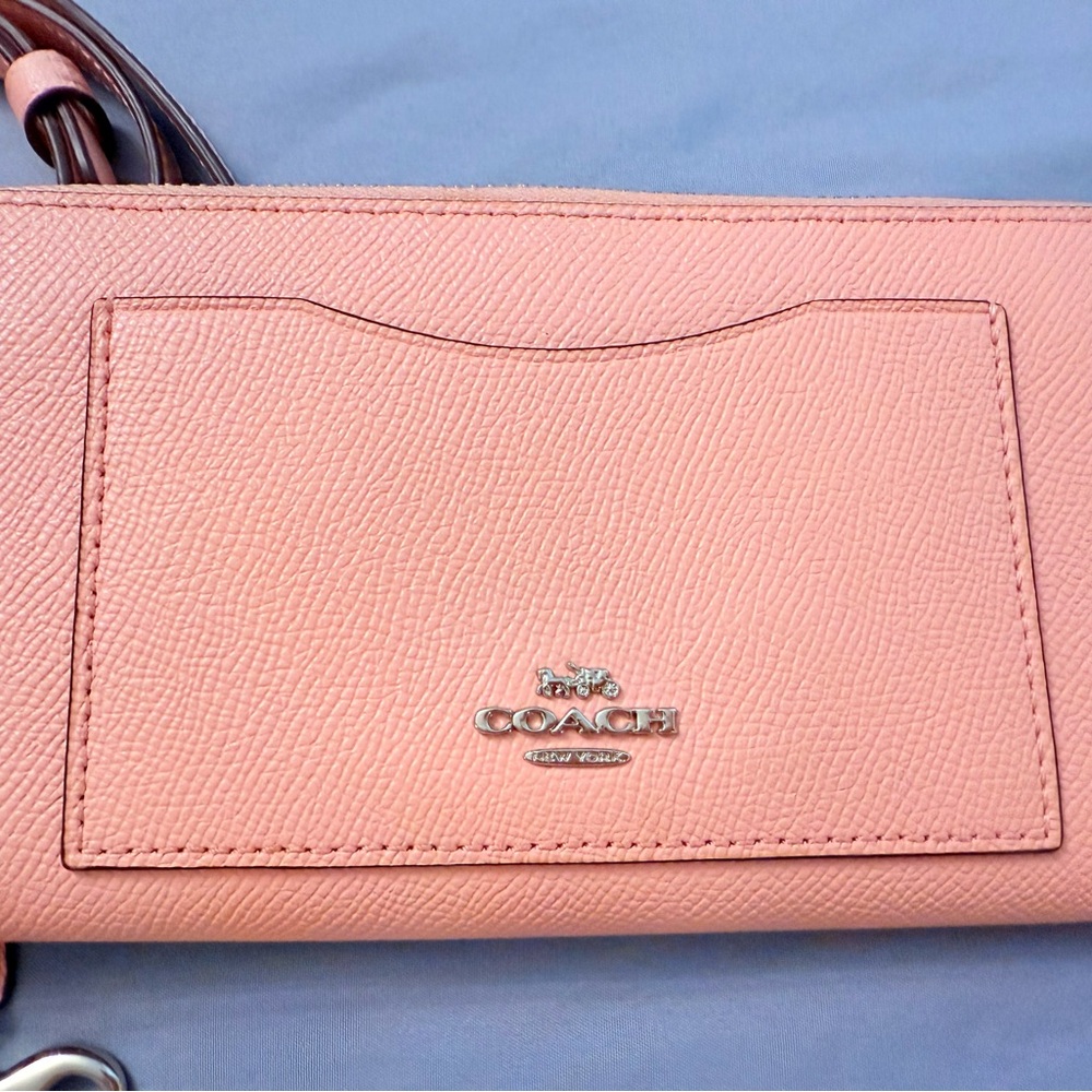 Coach pale Pink Leather Wristlet, gently used